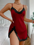 Chemise de nuit sexy en soie glacée avec bretelles et coutures en dentelle pour femme